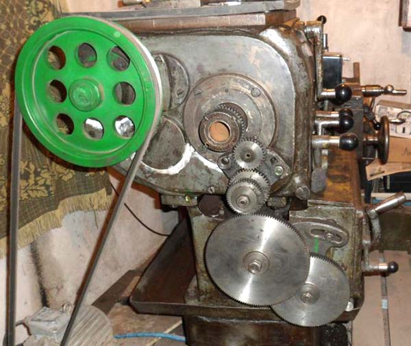 1617 Загальний вигляд токарно-гвинторізного верстата Загальний вигляд токарно-гвинторізного верстата 1617